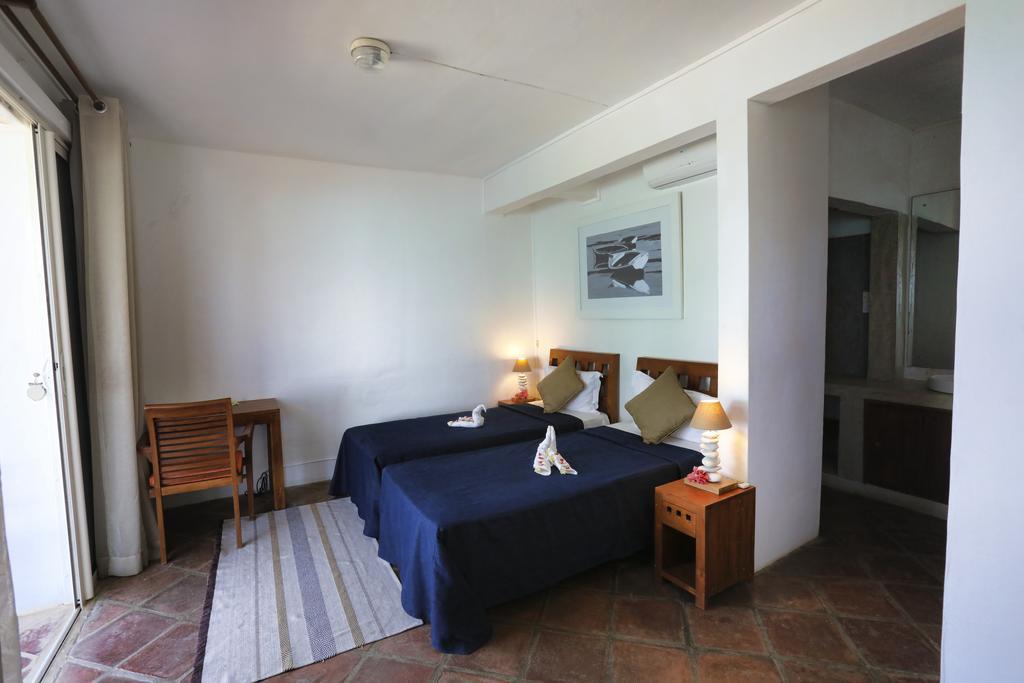 Chantauvent Guest House Blue Bay Exterior photo