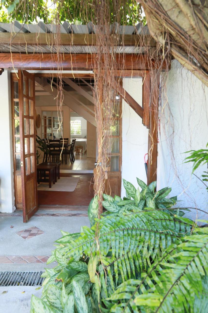 Chantauvent Guest House Blue Bay Exterior photo