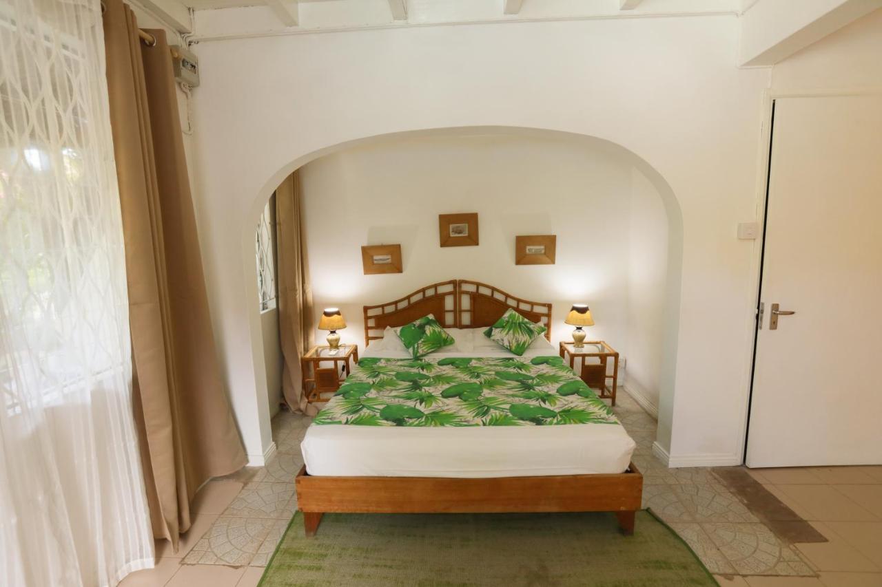 Chantauvent Guest House Blue Bay Exterior photo