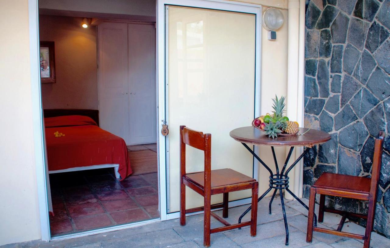 Chantauvent Guest House Blue Bay Exterior photo